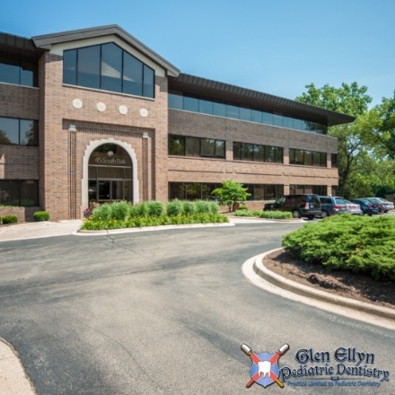 Outside view of Glen Ellyn Illinois dental office building